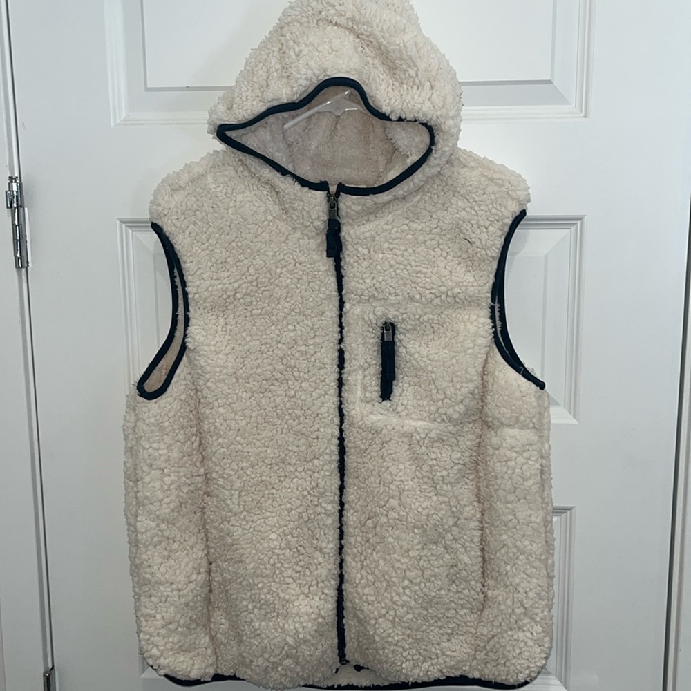 Weatherproof Vintage ladies cream colored Sherpa vest w navy piping, size XL